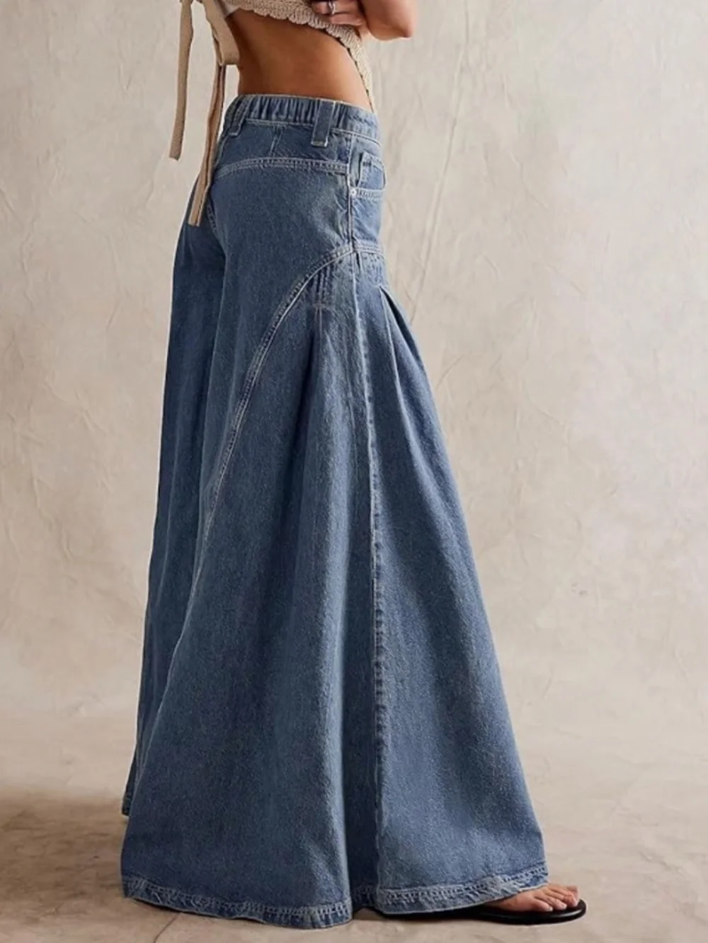 High-waist blue denim jeans with dramatic wide legs for a bold silhouette. Craft - Picture 4 of 4